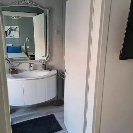 Blue House - San Massimo Apartment *